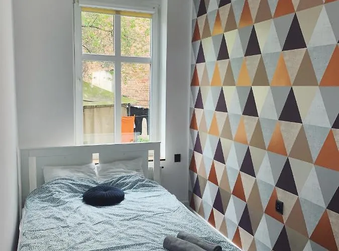 Rooms4Less
