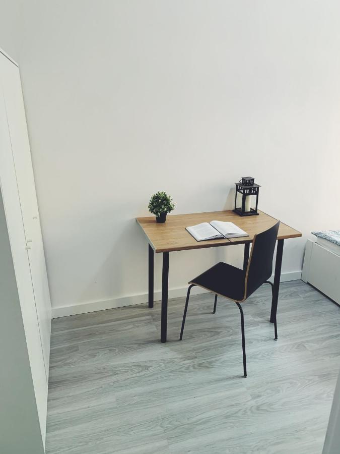 Rooms4less Guest house *